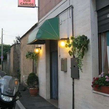 ホテル Don Carlos *